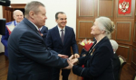 Полномочный представитель Президента РФ в ЮФО вручил юбилейные медали участникам Великой Отечественной войны, жителям блокадного Ленинграда и бывшим несовершеннолетним узникам концлагерей